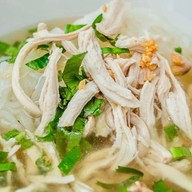 ก๋วยเตี๋ยวต้มยำไก่ฉีก โกลด์สน พัฒนาการ