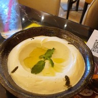 Beirut Lebanese Restaurant พร้อมพงษ์