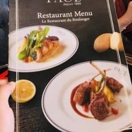 PAUL Central Embassy ชั้น 5