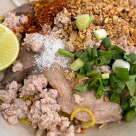 เช้าชามเย็นชาม ก๋วยเตี๋ยวหมูต้มยำโบราณ บางบ่อ