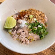 เช้าชามเย็นชาม ก๋วยเตี๋ยวหมูต้มยำโบราณ บางบ่อ