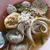 รสหนึ่ง ก๋วยเตี๋ยวเสวยลูกชิ้นปลาเชียงใหม่ เชียงใหม่