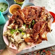 ข้าวมันไก่หลังศาล