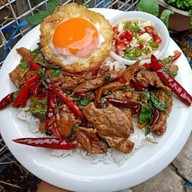 ผัดกระเพราโลโซ+ก๋วยจั๊บน้ำข้นตีนไก่ มี่