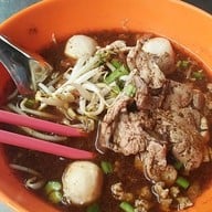 ข้าวมันไก่หลังศาล