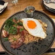 Rock Me Burger & Bar นิมมานเหมินท์