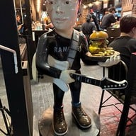 Rock Me Burger & Bar นิมมานเหมินท์