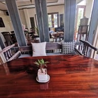 เดอะ สลิล เฮาส์ เดอะ สลิล เฮาส์