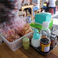 เมนูของร้าน ก๋วยเตี๋ยวเรือสี่พระยา พัทลุง