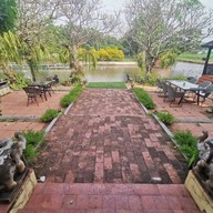 เดอะ สลิล เฮาส์ เดอะ สลิล เฮาส์