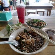 เมนูของร้าน ก๋วยเตี๋ยวเรือสี่พระยา พัทลุง