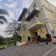 เดอะ สลิล เฮาส์ เดอะ สลิล เฮาส์