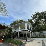 ยาม โฮสเทล ไทรโยคใหญ่