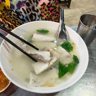 นายหน่องข้าวต้มปลา เมืองระยอง