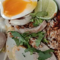 ก๋วยเตี๋ยวเรือหมู&ข้าวซอยไก่ พระยาสุเรนทร์ซอย4