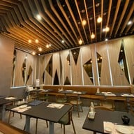 ZURU Contemporary Japanese Flavors (สาขาคริสตัล)