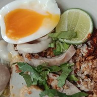 ก๋วยเตี๋ยวเรือหมู&ข้าวซอยไก่ พระยาสุเรนทร์ซอย4