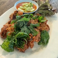 ร้านอาหารริมแก่ง