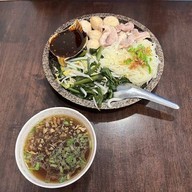 เมนูของร้าน ล้านเตี๋ยว สาขาปตท.สันนาเม็ง