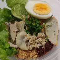 ก๋วยเตี๋ยวเรือหมู&ข้าวซอยไก่ พระยาสุเรนทร์ซอย4