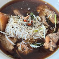 เมนูของร้าน ก๋วยเตี๋ยวไก่ตุ๋นสูตรแม่กิม(เจ๊ณี)