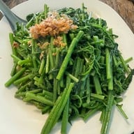 ร้านอาหารริมแก่ง