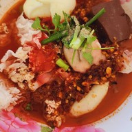 เพชรเลิศ เย็นตาโฟหมึกยัดไส้ สาขาบ้านสวนซอย9