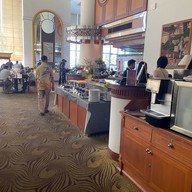 The Cafe โรงแรมมณเฑียร ริเวอร์ไซด์