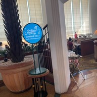 The Cafe โรงแรมมณเฑียร ริเวอร์ไซด์