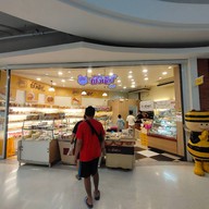 หน้าร้าน ผึ้งน้อย เบเกอรี่ (Phungnoi Bakery) สาขาCentral พิษณุโลก