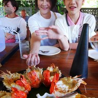 เจริญสุขโข ผัดไทยกุ้งแม่น้ำ Floating Market Damnoensaduak