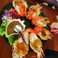 เจริญสุขโข ผัดไทยกุ้งแม่น้ำ Floating Market Damnoensaduak
