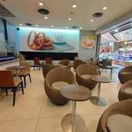 บรรยากาศ Auntie Anne's วี-สแควร์