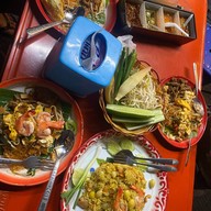 ไผ่ Betong ผัดไทยใบตอง&หอยทอด (นางงาม)