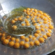 บรรยากาศ ตลาดนัดใต้สะพานโคกเมา ข้าวเหนียวปิ้งข้าวเหนียวสังขยา