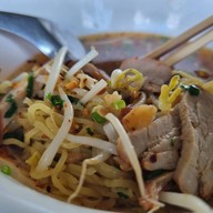 เมนูของร้าน ก๋วยเตี๋ยวต้มยำหมูย่าง สวนกล้วย