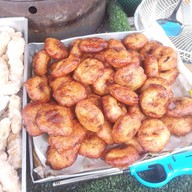 บรรยากาศ ตลาดนัดใต้สะพานโคกเมา ข้าวเหนียวปิ้งข้าวเหนียวสังขยา