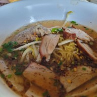 เมนูของร้าน ก๋วยเตี๋ยวต้มยำหมูย่าง สวนกล้วย