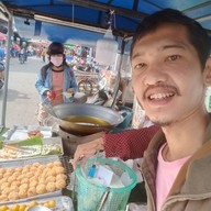 บรรยากาศ ตลาดนัดใต้สะพานโคกเมา ข้าวเหนียวปิ้งข้าวเหนียวสังขยา