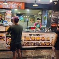 หน้าร้าน อันวาชาชักปัตตานี&ยะห์ยาโรตี บ้านแขก อิสรภาพ17/1