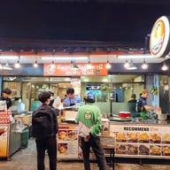 หน้าร้าน อันวาชาชักปัตตานี&ยะห์ยาโรตี บ้านแขก อิสรภาพ17/1