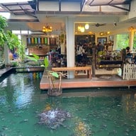 กาแฟริมน้ำ บ้านชูใจ