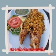 ครัวหนังตะลุง บรรยากาศสวน ติดแฟชั่นไอส์แลนด์