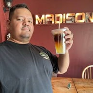 Madison Hotel & Cafe ท่าศาลา