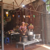 บรรยากาศ ผัดไท เตาถ่าน เจ๊อ้วน ดอนเมือง