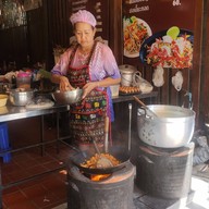 ผัดไท เตาถ่าน เจ๊อ้วน ดอนเมือง