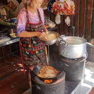 ผัดไท เตาถ่าน เจ๊อ้วน ดอนเมือง