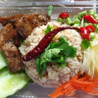 ร้านเจห้าแยกสายน้ำผึ้ง ร้อยเอ็ด