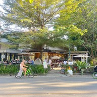 Living A Dream   กาแฟอ่างแก้ว
