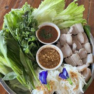 ว้าว แซ่บ